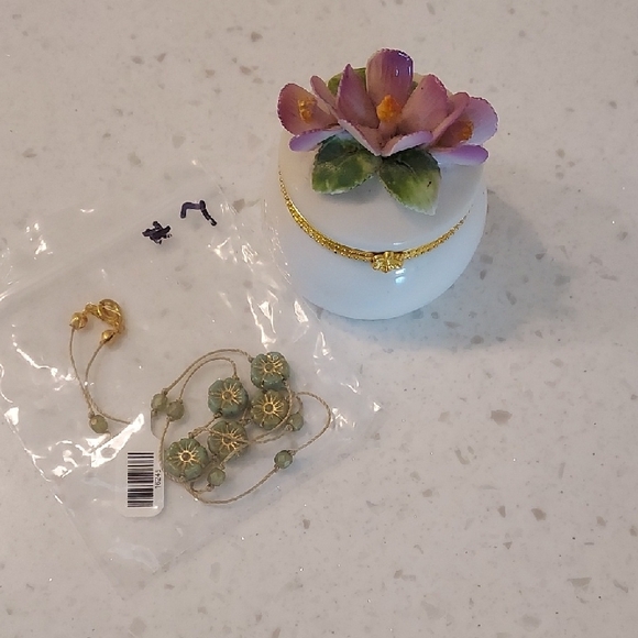 Jewelry Set (Trinket Box and Necklace) - Picture 1 of 5
